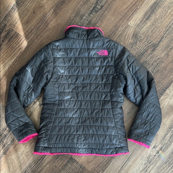 The North Face Quilted reversible Jacket in Black/Gray and Pink (defect!) - Picture 3 of 14